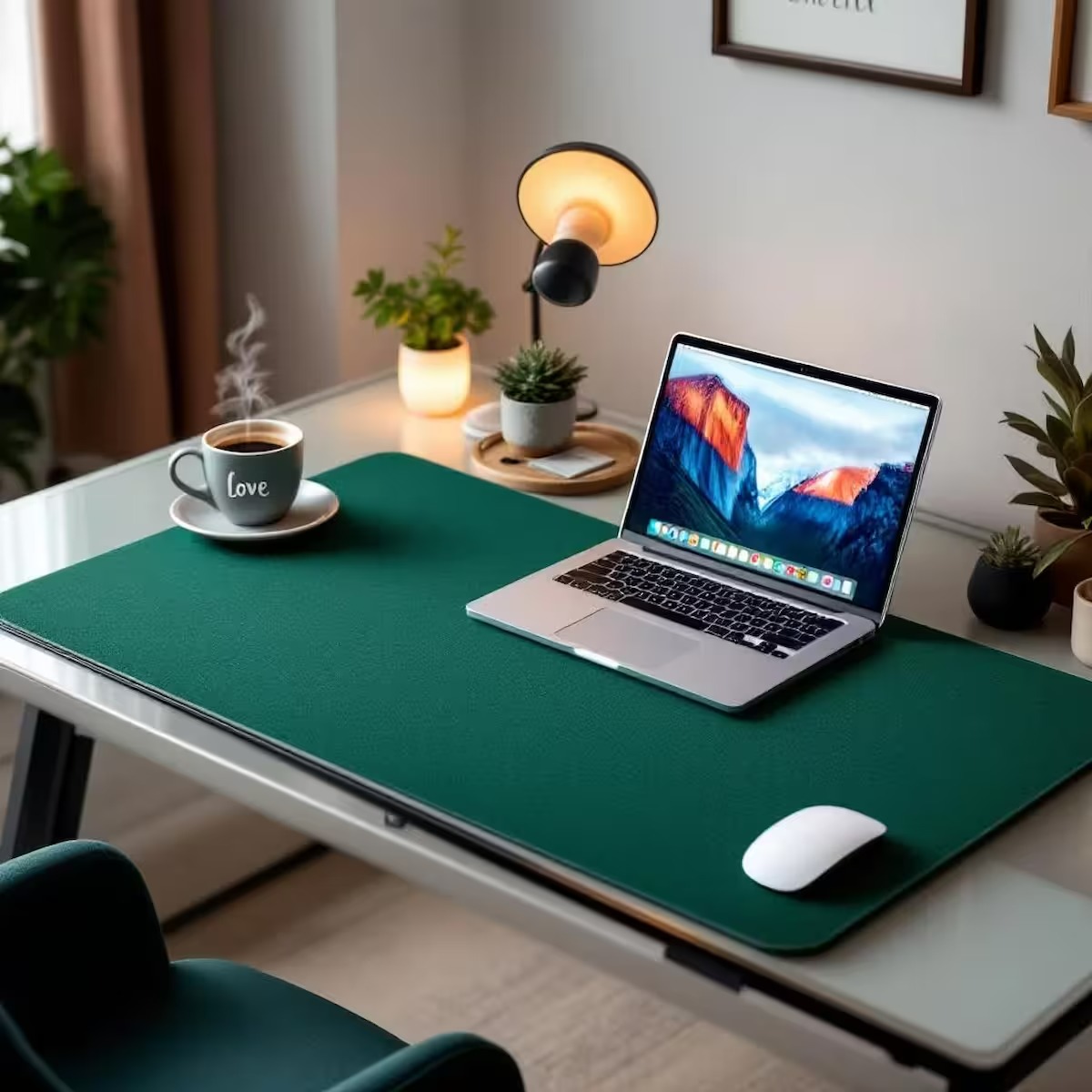 10 Essential Tips for Organizing Your Desk Space