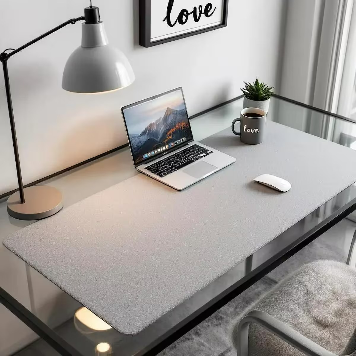 Creating a Minimalist Workspace: Less is More